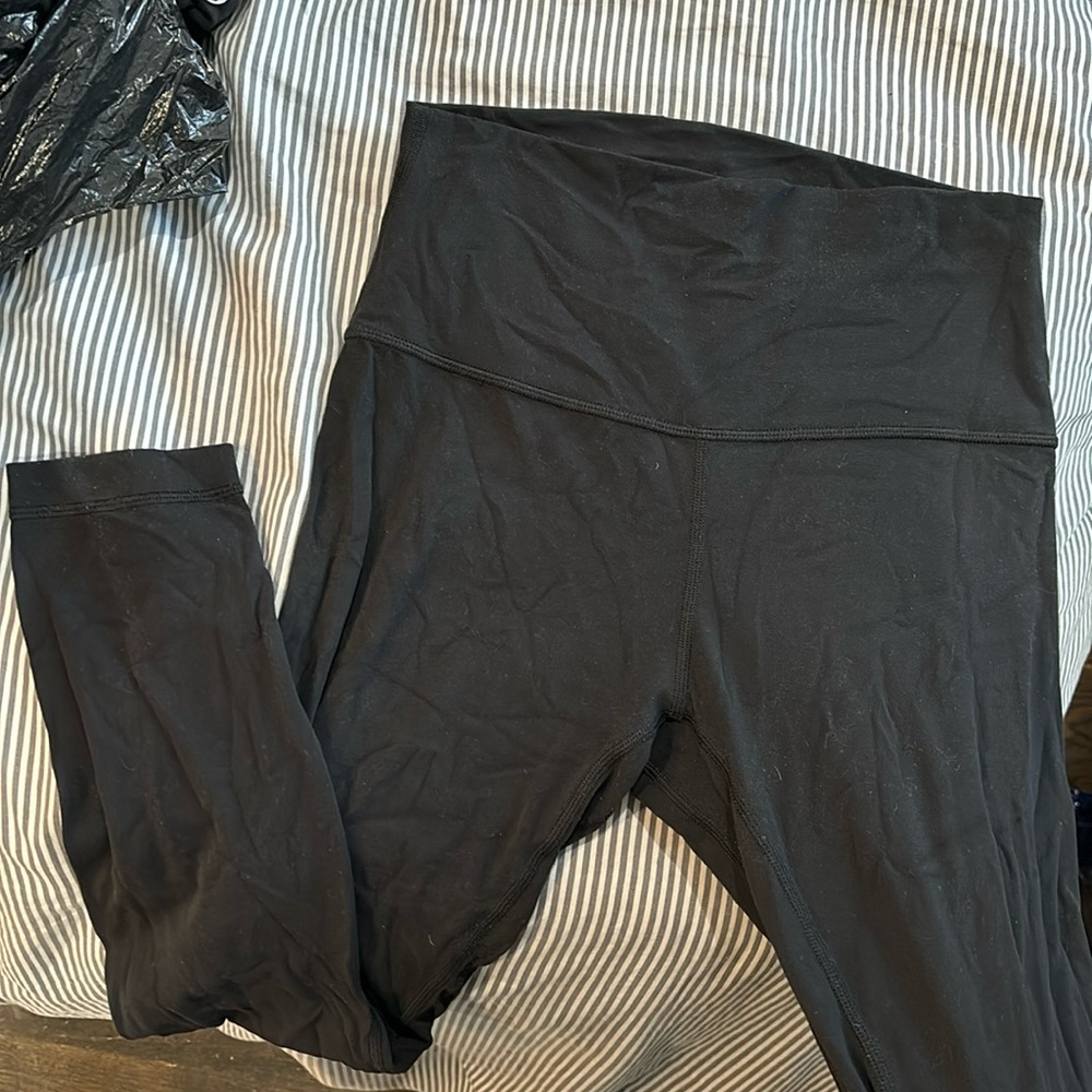 Lululemon aligns size 6